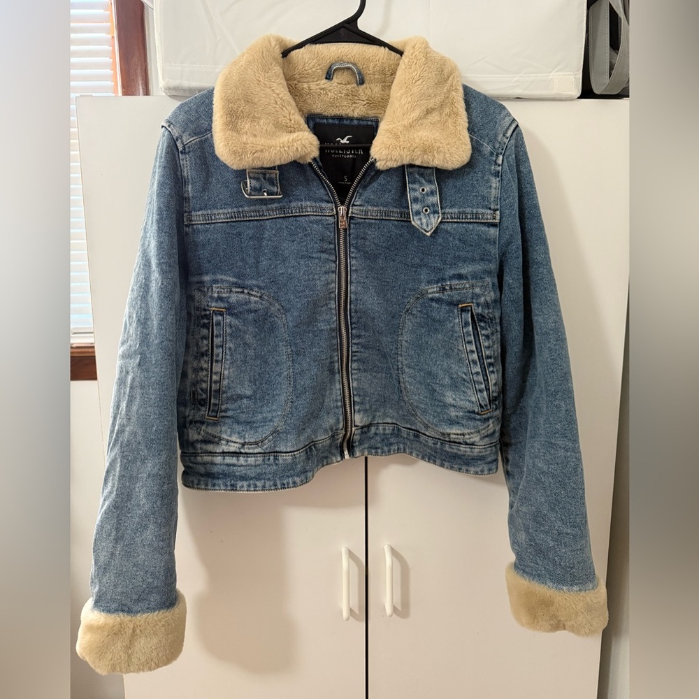 Hollister jean fur jacket, S